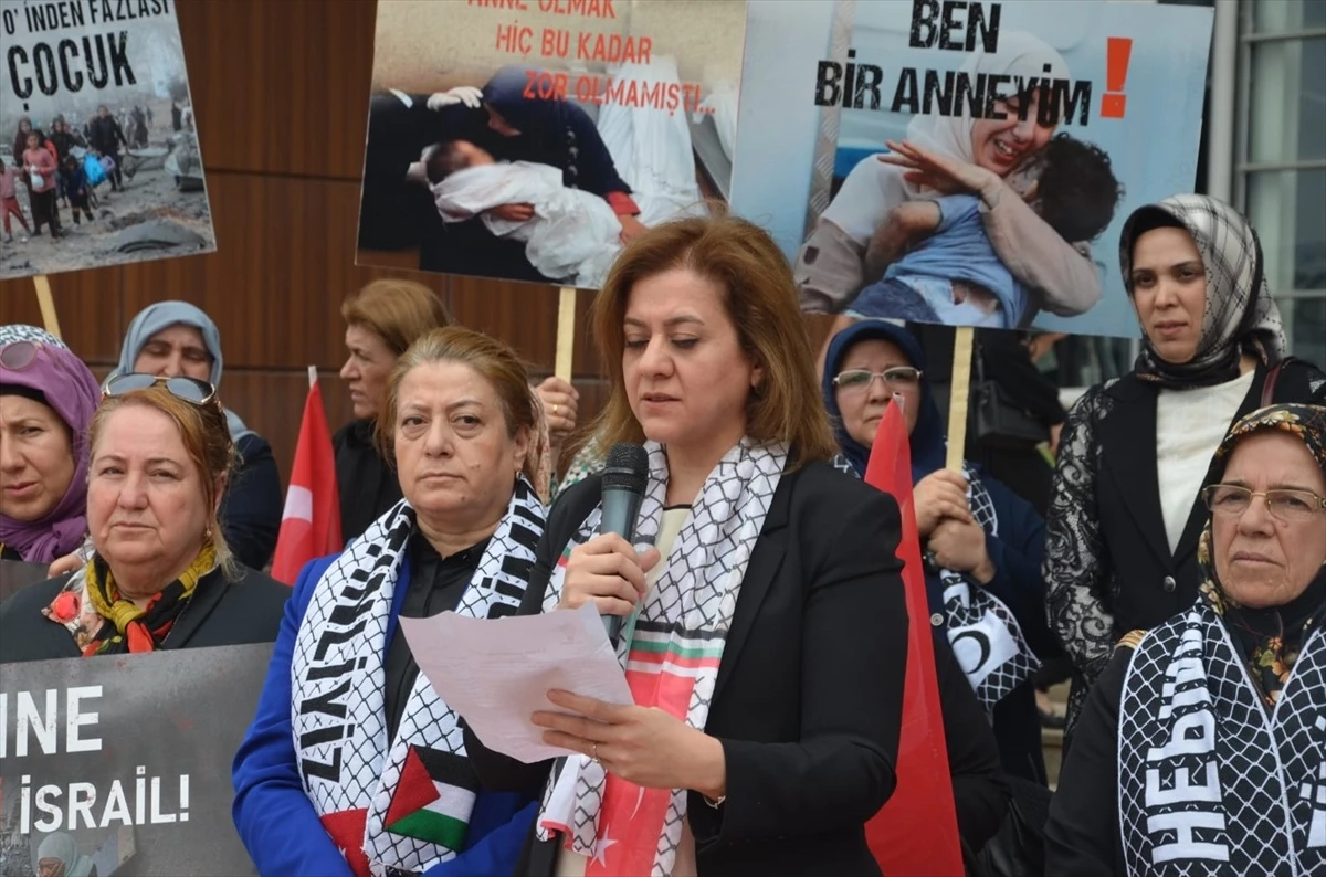 Gaziantep\'te AK Parti\'li kadınlar İsrail\'in Gazze\'ye yönelik saldırılarını protesto etti