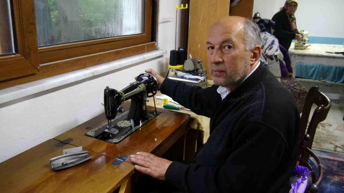 Dikiş makinesi ustası Ekrem Usta, 42 yıldır il il gezerek tamir yapıyor