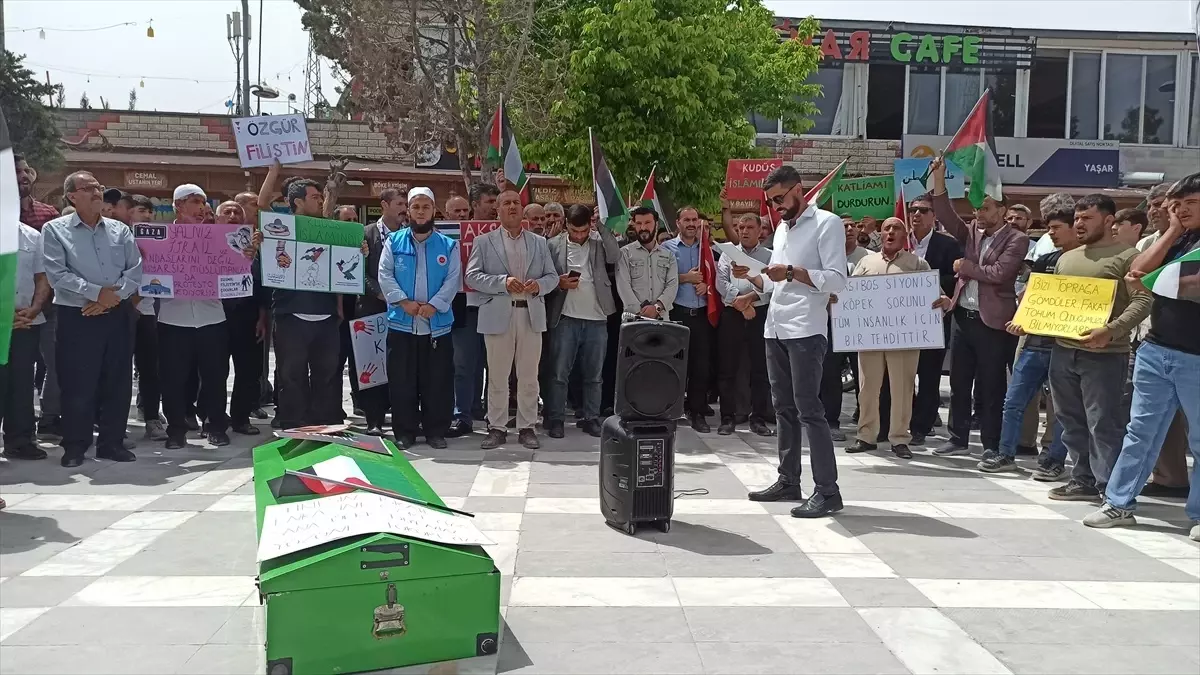 İsrail saldırılarında hayatını kaybeden Müslümanlar için gıyabi cenaze namazı kılındı