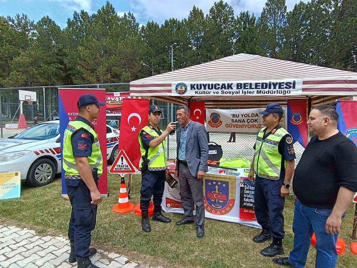 Aydın\'da Jandarma Trafik Ekipleri Vatandaşları Bilgilendirdi
