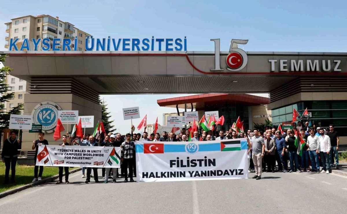 Kayseri Üniversitesi tarafından Filistin halkına destek etkinliği çerçevesinde \'Gazze\'deki Soykırıma Dur De\' yürüyüşü gerçekleştirildi