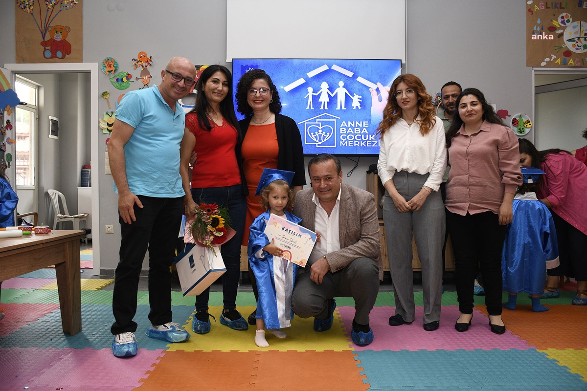 Kuşadası Belediyesi\'nden Anne-Baba Çocuk Merkezi mezuniyet töreni