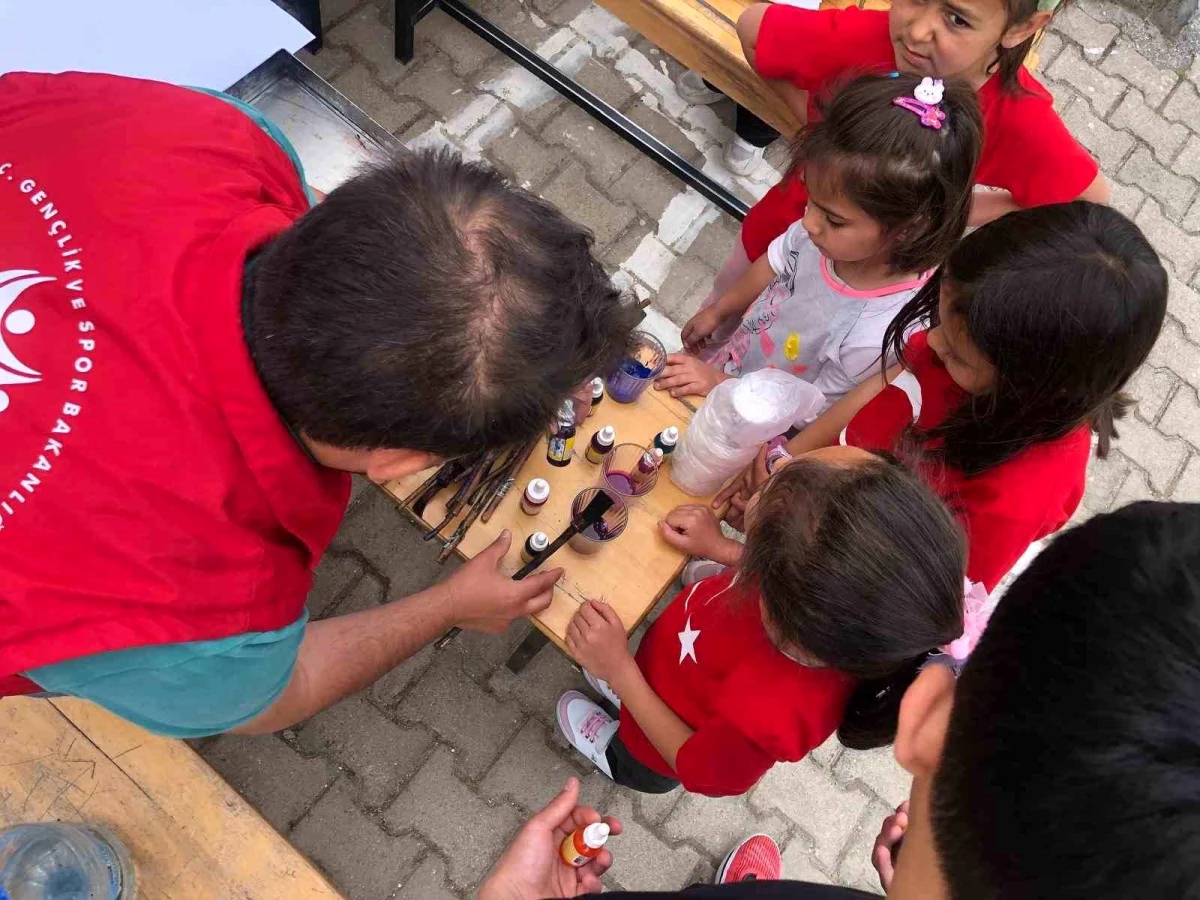 Muğla Uluslararası Gençlik Merkezi Gönüllüleri Yatağan Katrancı İlkokulu\'nda Çocuklarla Buluştu