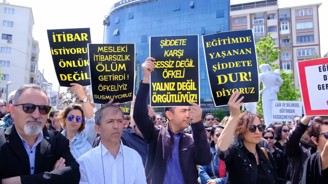 Öğretmenler, Türkiye genelinde iş bıraktı! Katledilen okul müdürü 81 ilde anıldı
