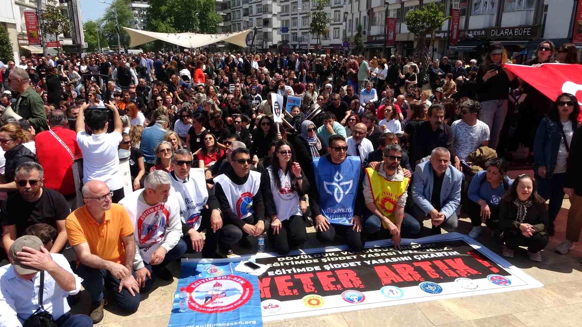 İstanbul\'da Okul Müdürü Öğrencisi Tarafından Öldürüldü, Ordu\'da Öğretmenler İş Bıraktı