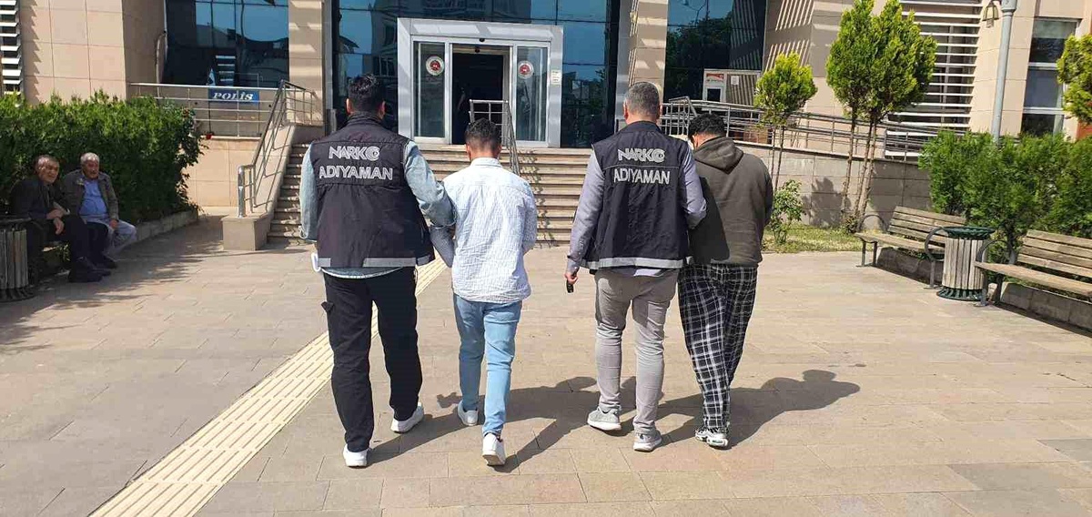 Adıyaman Kahta\'da Silah ve Uyuşturucu Operasyonu: 2 Tutuklama