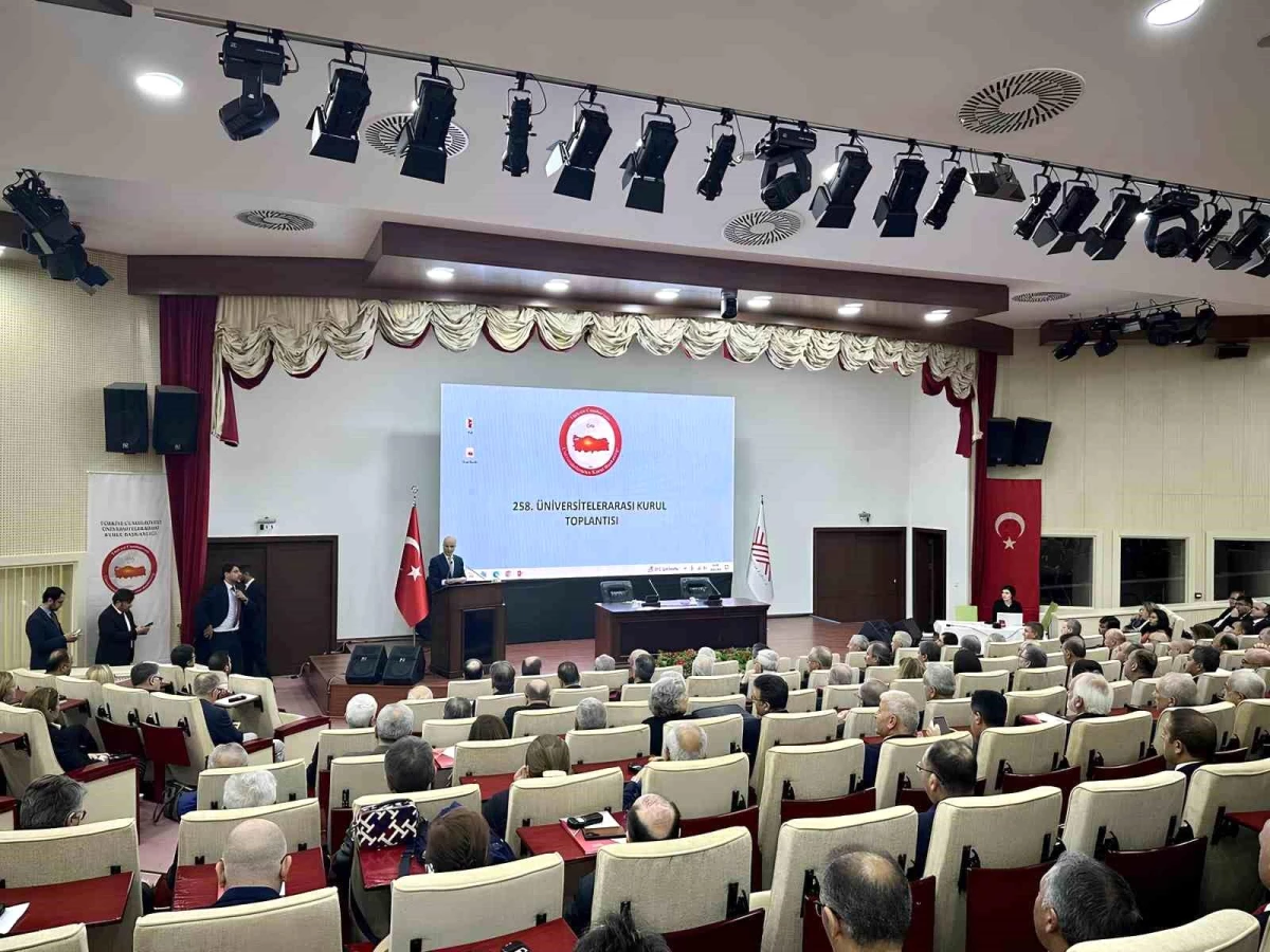Atatürk Üniversitesi Rektörü, Üniversitelerarası Kurul Toplantısına Katıldı