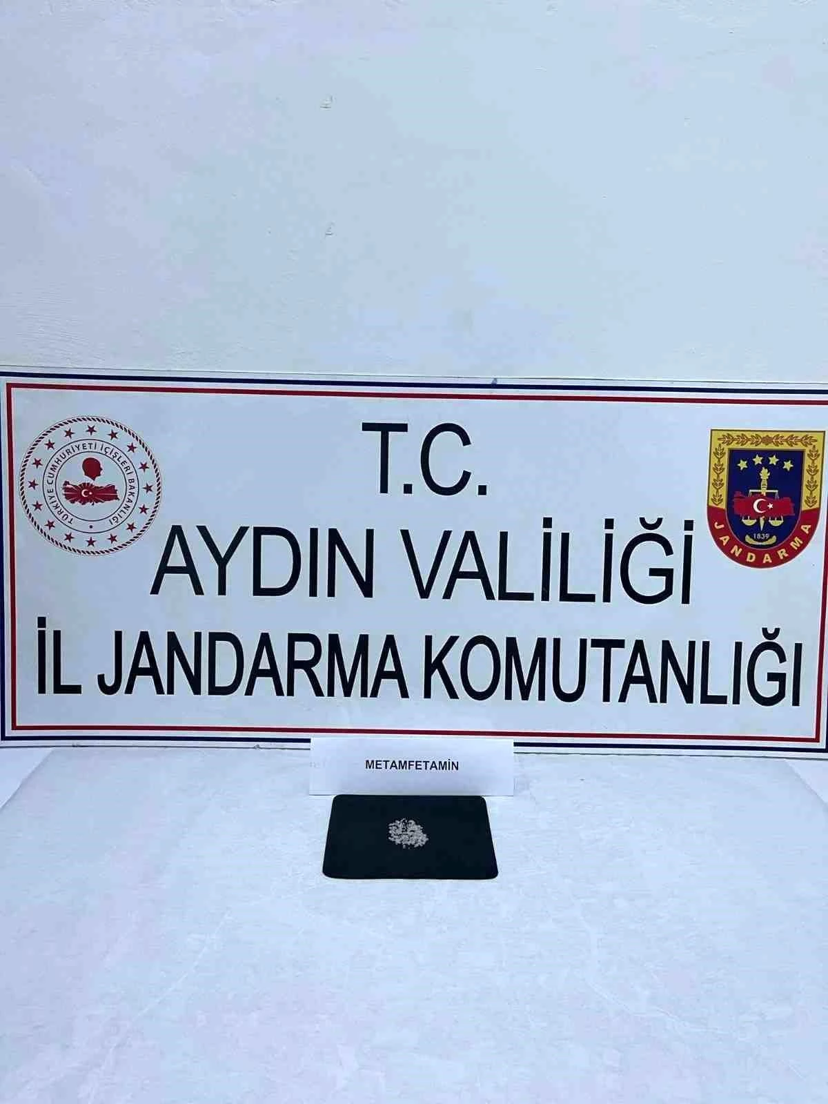 Aydın\'da Jandarma Ekipleri Uyuşturucu Operasyonu Gerçekleştirdi