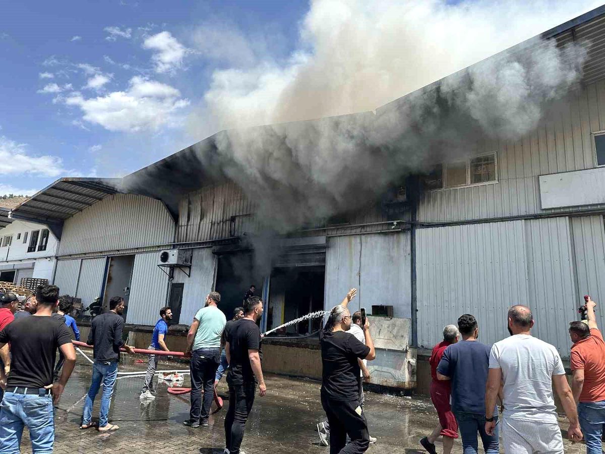 Fethiye\'deki Hal Yangınında Depolar Kullanılamaz Hale Geldi
