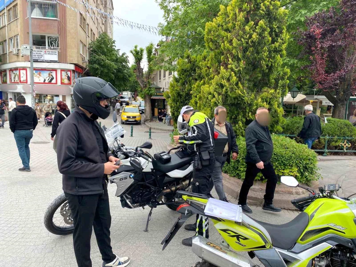 Eskişehir\'de trafiğe kapalı yaya bölgesinde motorlu araç kullanan 96 sürücüye cezai işlem uygulandı