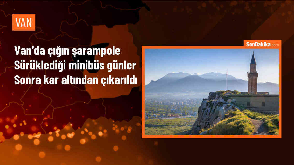 Van-Bahçesaray Yolunda Çığ Sonucu Şarampole Sürüklenen Minibüs Kurtarıldı