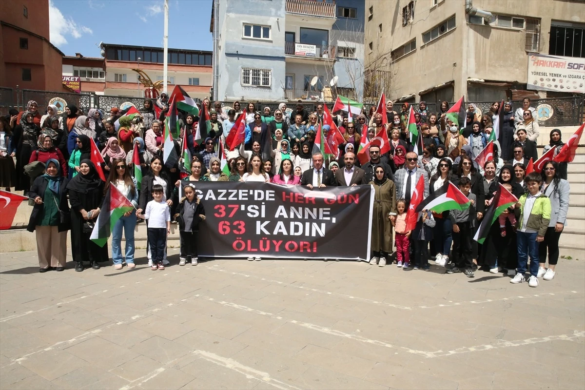 AK Parti İl Kadın Kolları, Gazzeli anneler için basın açıklaması yaptı