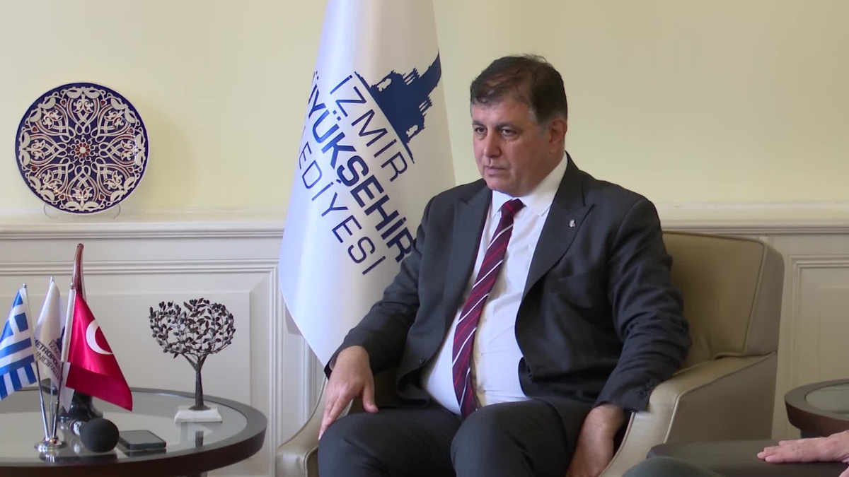 İzmir Büyükşehir Belediye Başkanı Cemil Tugay, Yunanistan\'ın İzmir Başkonsolosu Alexandros Konstas\'ı ağırladı