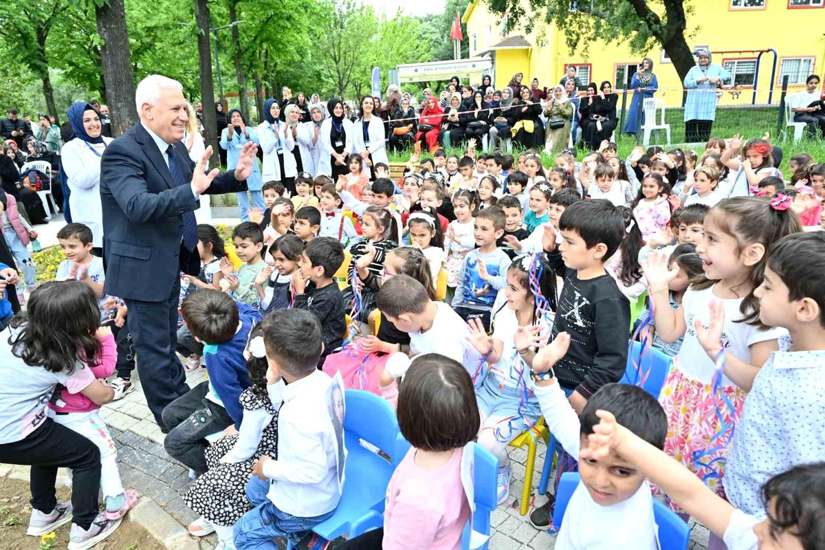 Bursa Büyükşehir Belediyesi Hamitler Ana Kucağı\'nda Anneler Günü Kutlaması