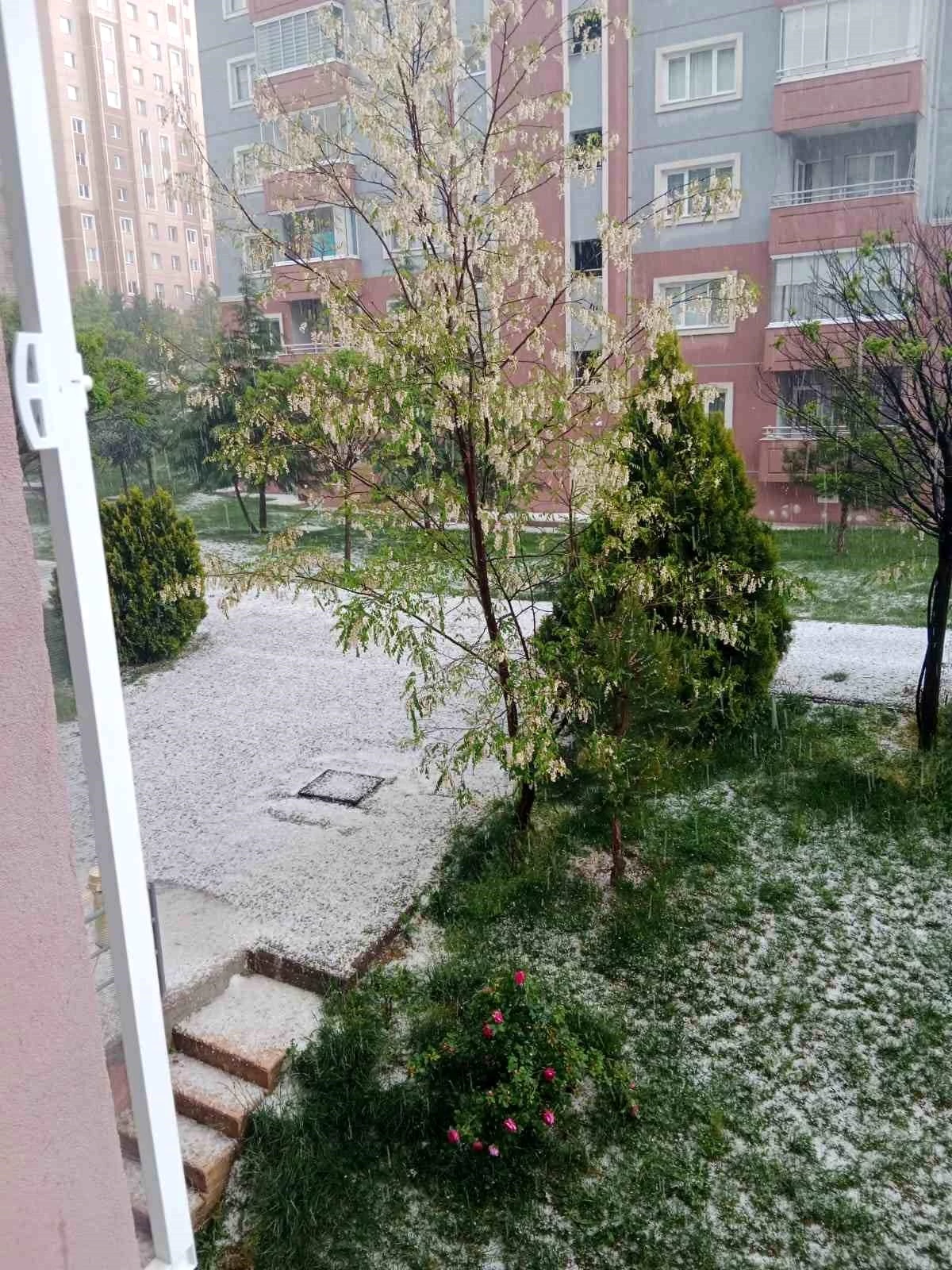 Ankara\'da Sağanak ve Dolu Yağışı Etkili Oldu