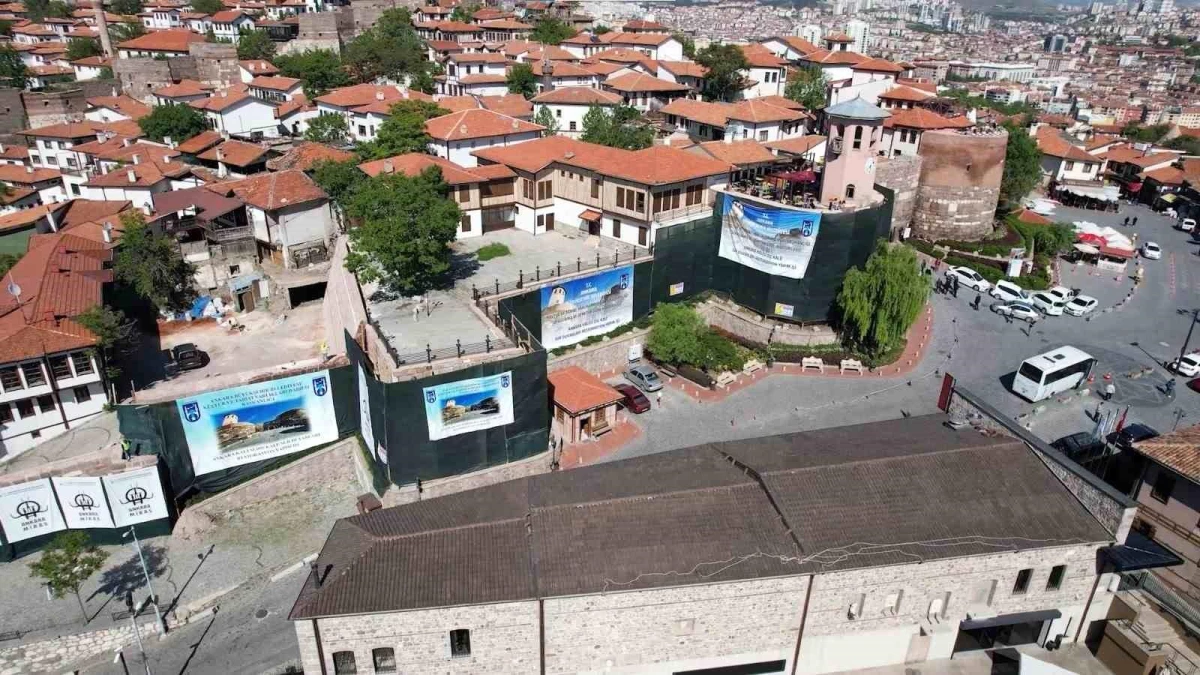 Ankara Kalesi\'nin restorasyon çalışmaları havadan görüntülendi