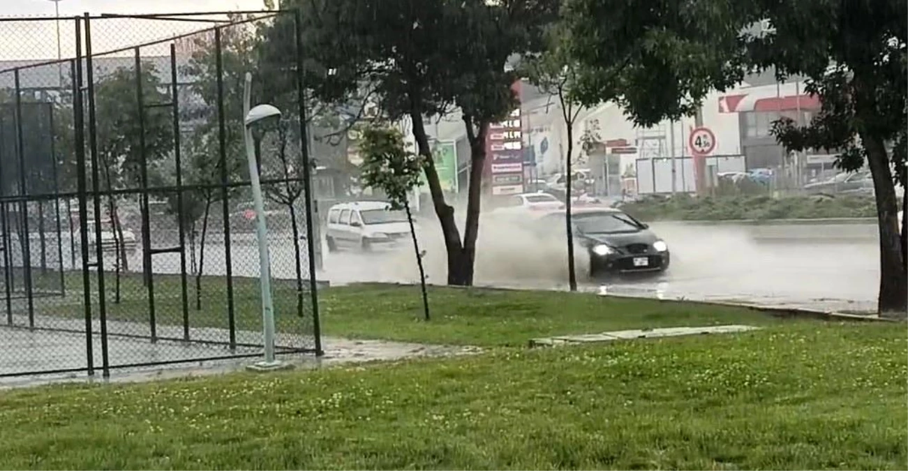 Ankara Yenimahalle\'de Etkili Sağanak Yağmur