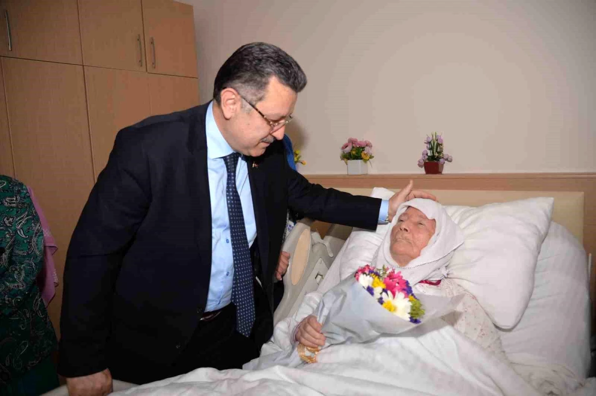 Trabzon Büyükşehir Belediye Başkanı Anneler Günü\'nde Huzurevi Sakinlerini Ziyaret Etti