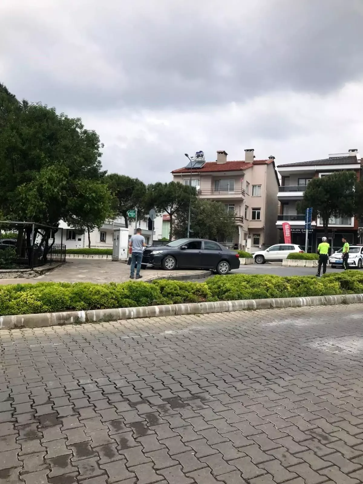 Muğla\'da Kalp Krizi Geçiren Sürücü Kaldırıma Çıktı