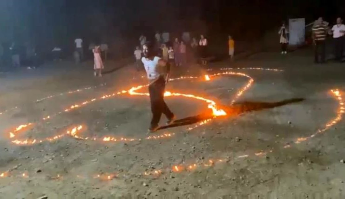 Elazığ\'da Davul Çalan Muhammed Şahin Uçkaç Gösterileriyle İzleyenlere Görsel Şölen Sunuyor