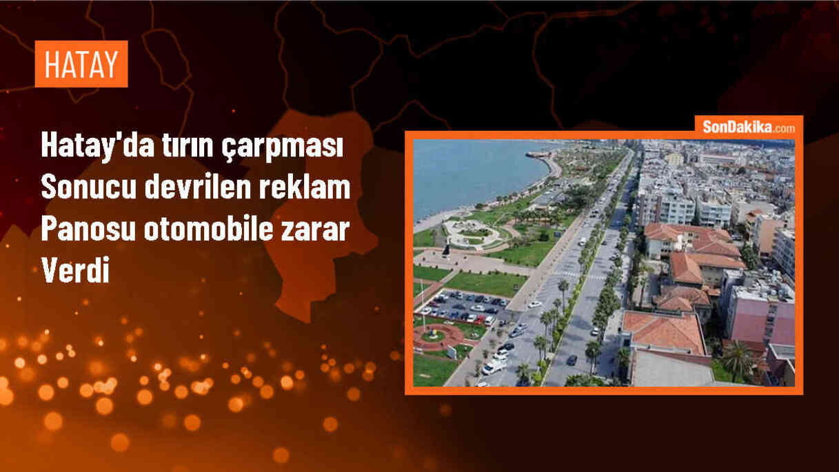 Tırın çarpması sonucu reklam panosu otomobile zarar verdi