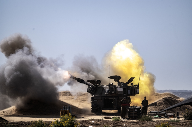 İsrail, Gazze'deki kara ve hava operasyonlarını eş zamanlı olarak genişletiyor