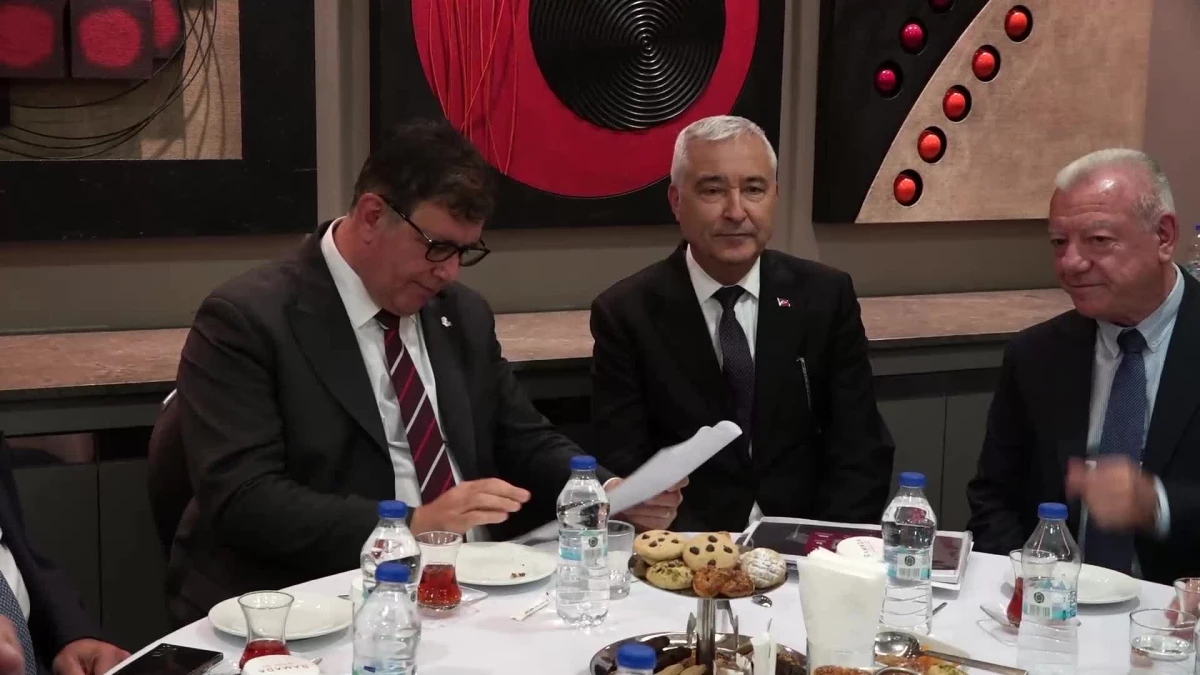 İzmir Büyükşehir Belediye Başkanı Cemil Tugay ve Kemalpaşa Belediye Başkanı Mehmet Türkmen, Kemalpaşalı iş insanları ve sanayiciler ile buluştu