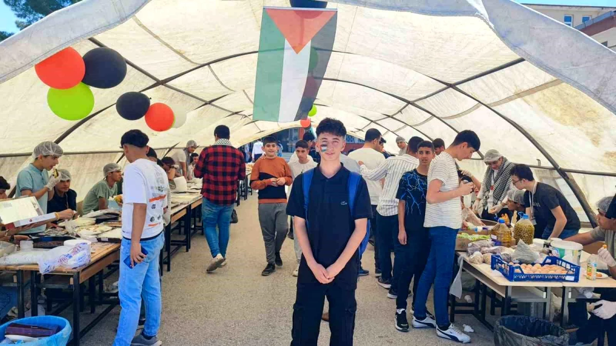 Adıyaman\'ın Kahta Anadolu İmam Hatip Lisesi Gazze yararına yardım organizasyonu düzenledi