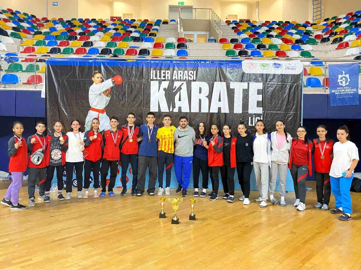 Kayserili Sporcular İller Arası Karate Ligi\'nde Başarı Elde Etti
