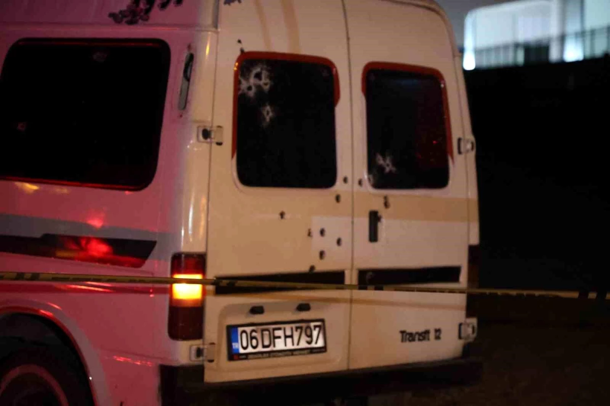 Konya\'da Minibüs Kurşunlandı: 1 Ölü, 1 Ağır Yaralı
