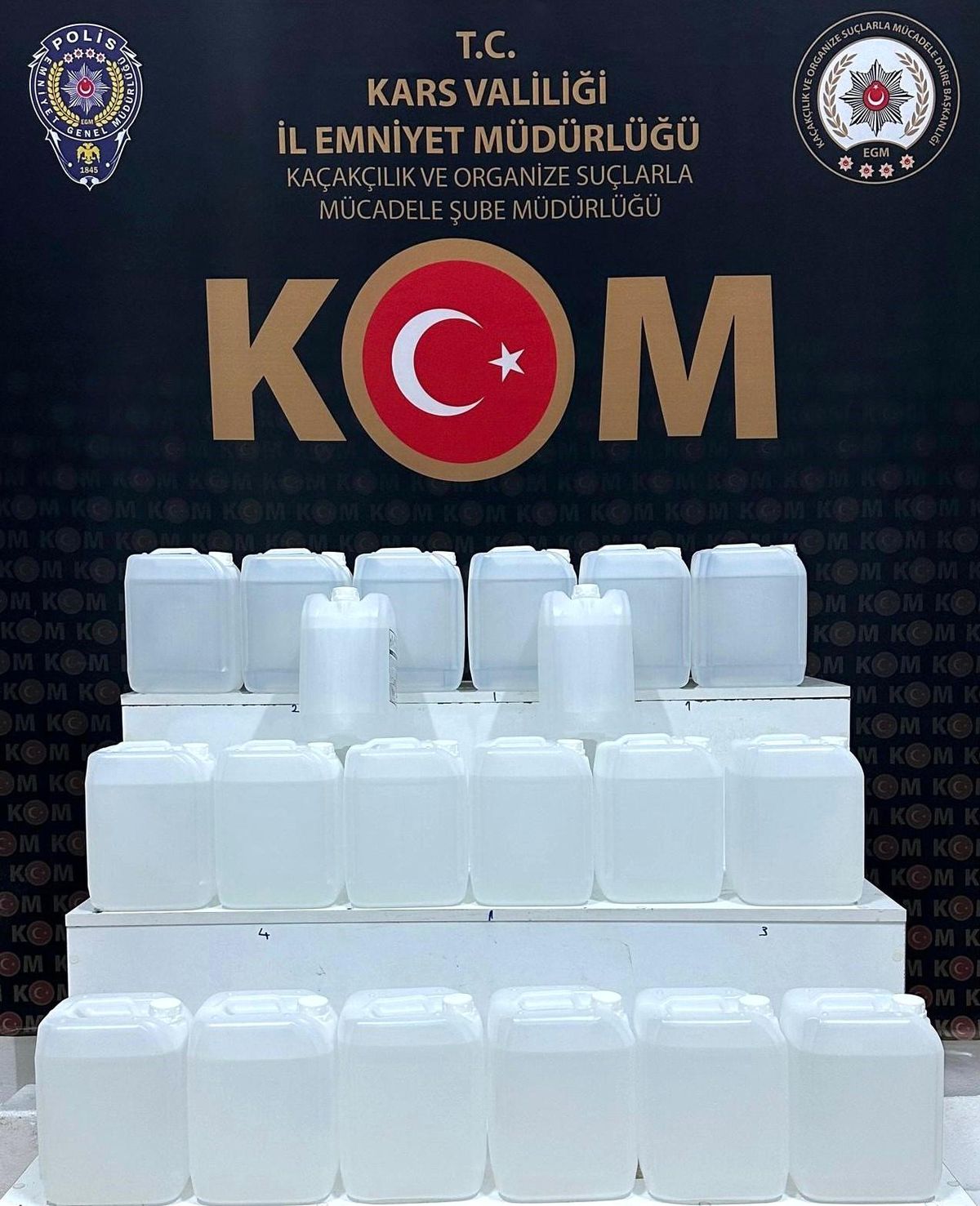 Kars\'ta 100 Litre Sahte Alkol Ele Geçirildi