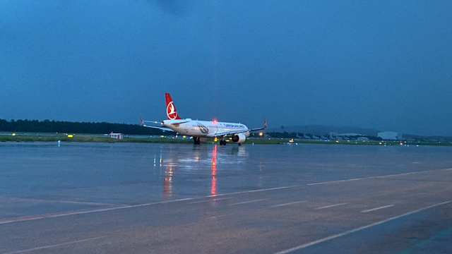 Kayserispor'un İstanbul seferini yapan uçağına yıldırım isabet etti