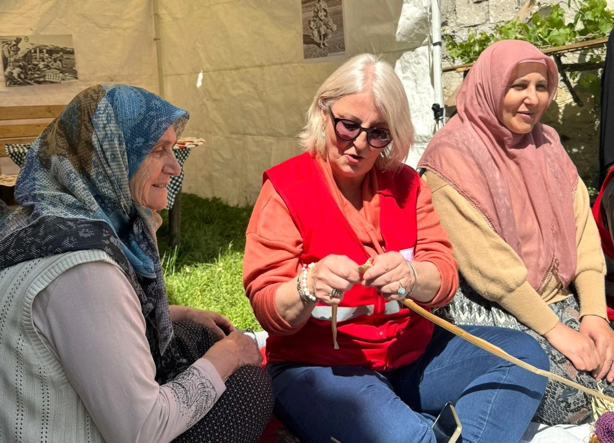 Türk Kızılay Bolu Kadın Gönüllüleri Anneler Günü\'nü Kutladı