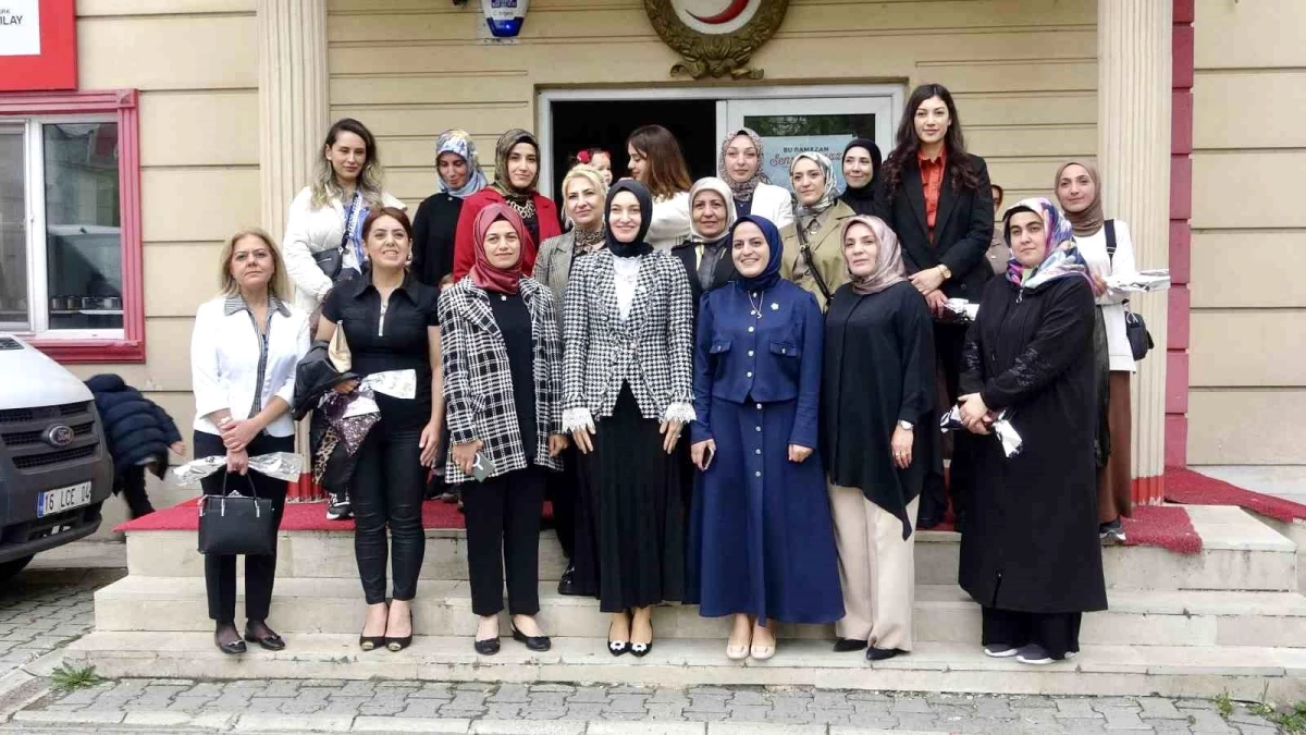 Türk Kızılayı Ağrı Şubesi Kadın Kolları, Anneler Günü\'nde Kadınlarla Buluştu