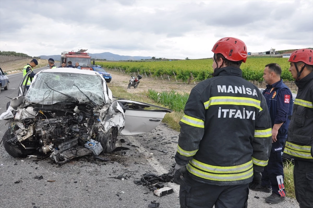 Manisa\'da Otomobil Kazası: 1 Ölü, 2 Yaralı