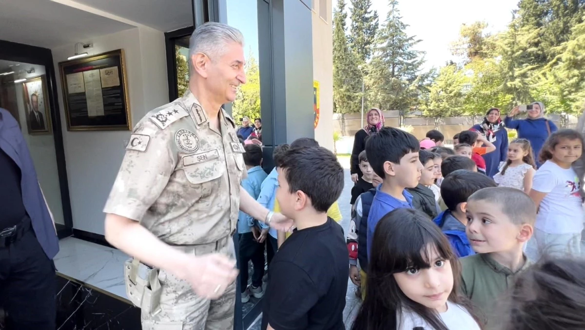 Gaziantep Gazi Mustafa Kemal İlkokulu öğrencileri İl Jandarma Komutanlığını ziyaret etti