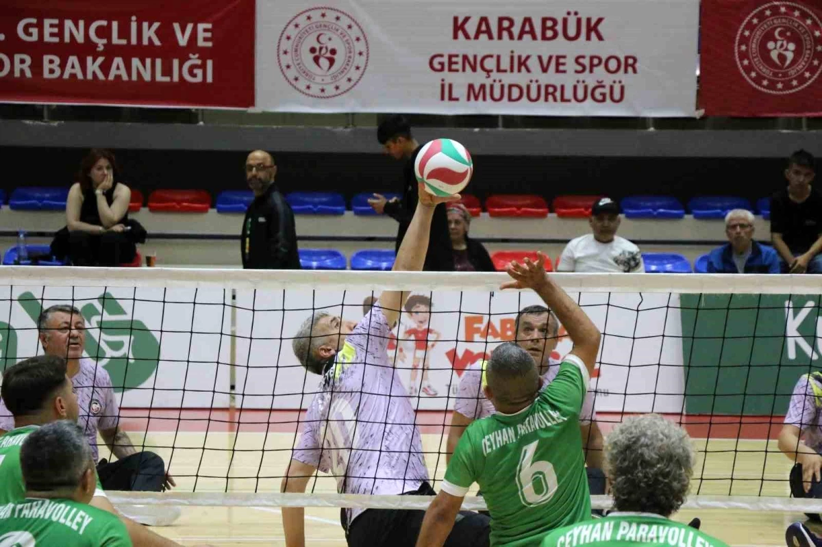 Türkiye Voleybol Federasyonu Oturarak Voleybol Süper Lig 1. Etap Karabük\'te tamamlandı