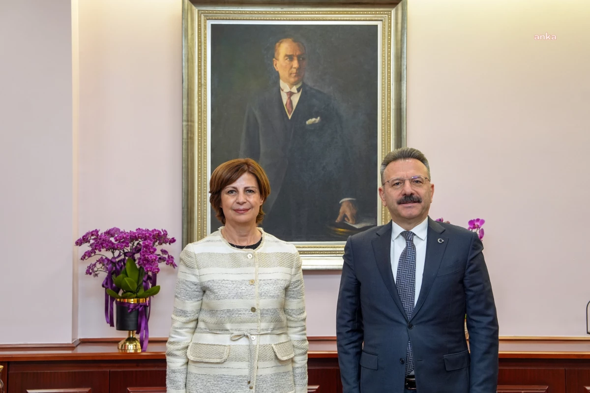 Eskişehir Valisi Hüseyin Aksoy, Eskişehir Büyükşehir Belediye Başkanı Ayşe Ünlüce\'yi ziyaret etti