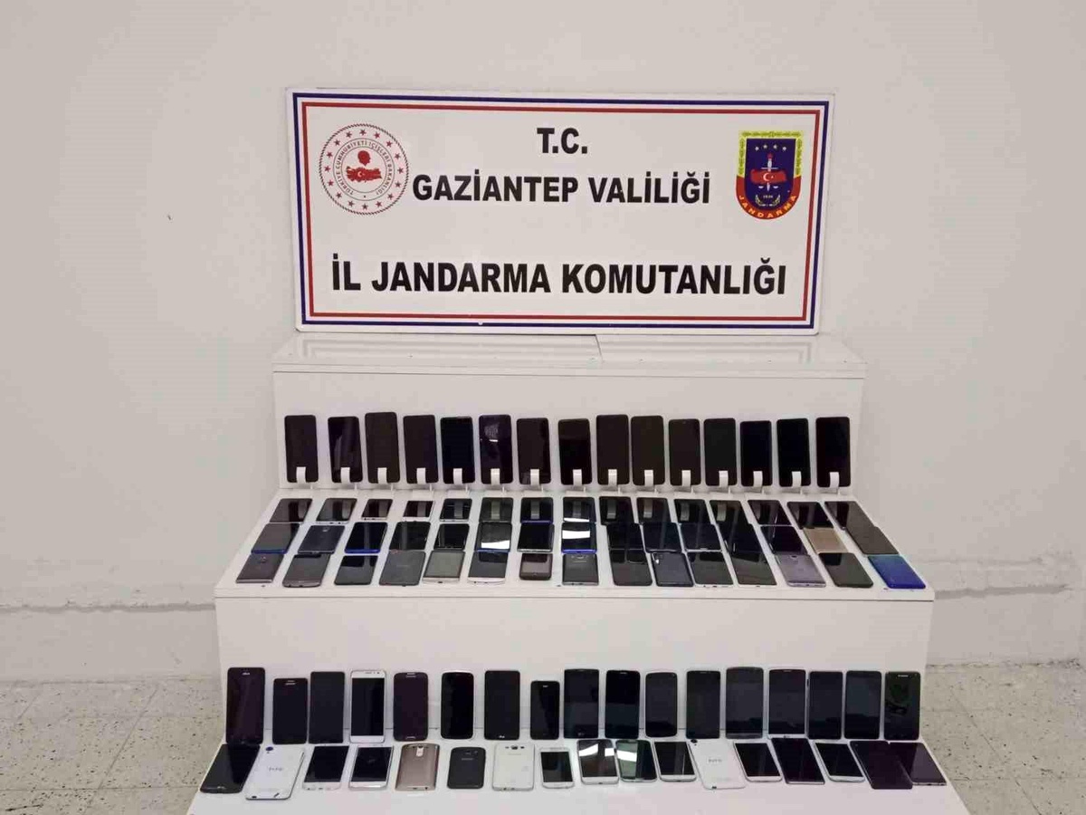 Gaziantep\'te 23 milyon TL değerinde kaçak cep telefonu ele geçirildi