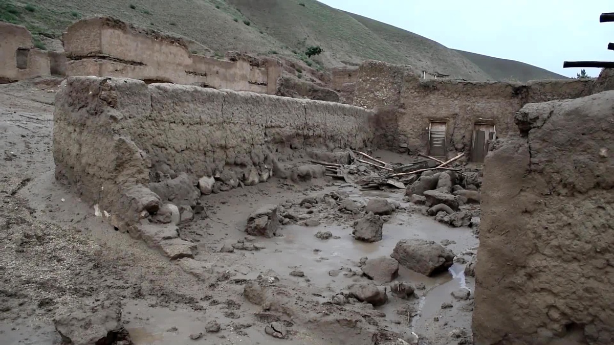 Afganistan\'da sel felaketi: 330\'dan fazla kişi hayatını kaybetti
