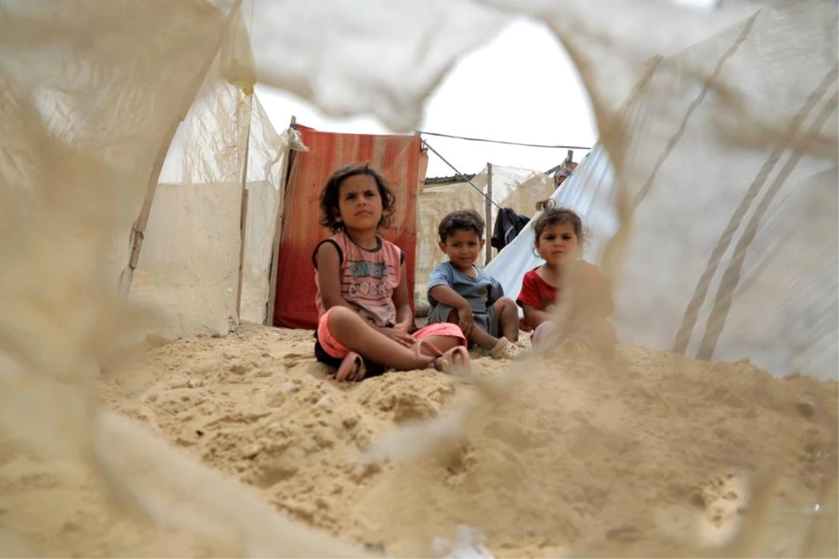İsrail bombardımanı nedeniyle 110.000 kişi Refah\'tan kaçtı