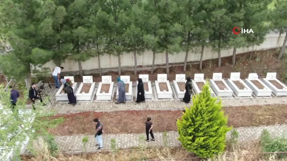 Diyarbakır\'da Anneler Günü\'nde terör saldırısında hayatını kaybedenler anıldı