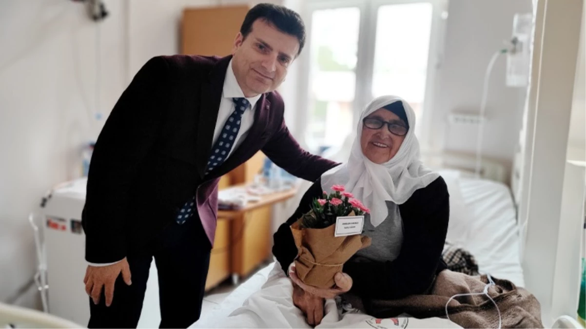 Başhekim Prof. Dr. Nurettin Yiyit, Anneler Günü\'nde Yedikule Araştırma Hastanesi\'nde tedavi gören anneleri ziyaret etti