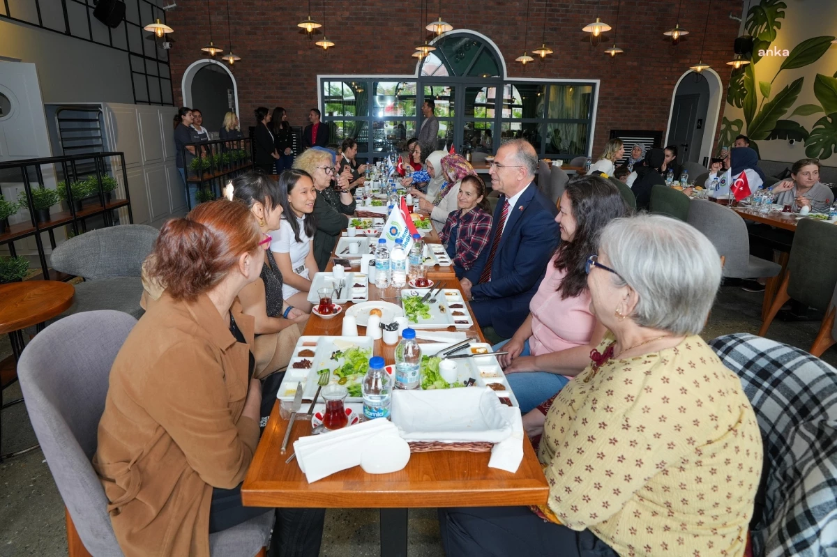 Gaziemir Belediyesi Şehit Anneleri ve Eşleriyle Kahvaltıda Buluştu