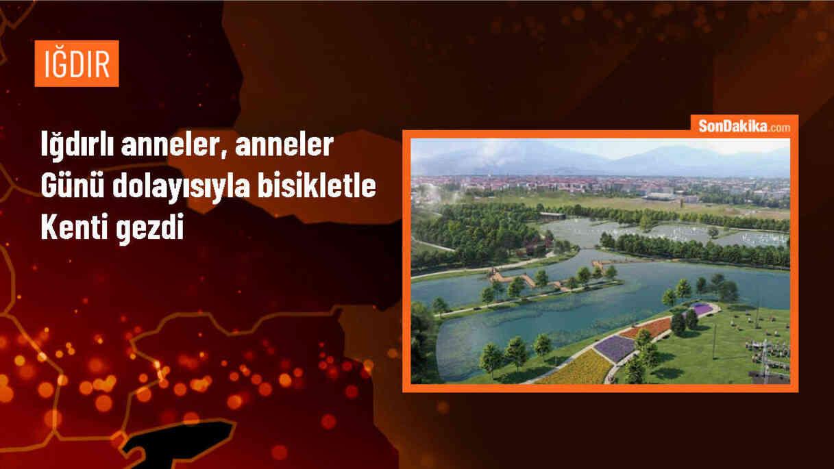 Iğdır Valisi Ercan Turan Anneler Günü\'nde Bisiklet Sürdü