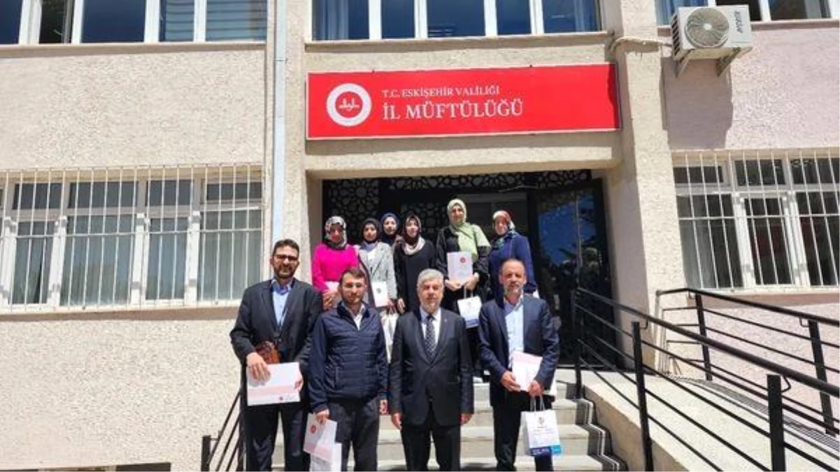 Eskişehir İl Müftülüğü Engelli Koordinatörlüğü tarafından düzenlenen Türk İşaret Dili Kursu\'nda kursiyerler belge aldı