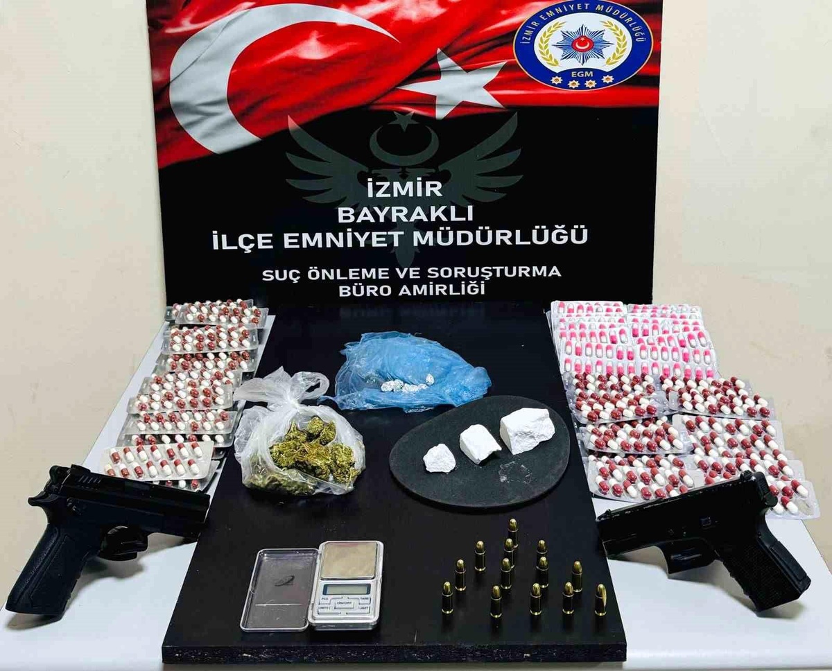 İzmir\'de Yaralama Olaylarına Karışan Şüpheli Evde Yakalandı, Uyuşturucu Ele Geçirildi