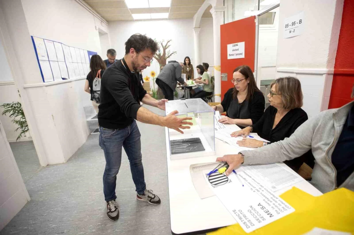 İspanya\'nın Katalonya bölgesinde bölgesel seçimler başladı