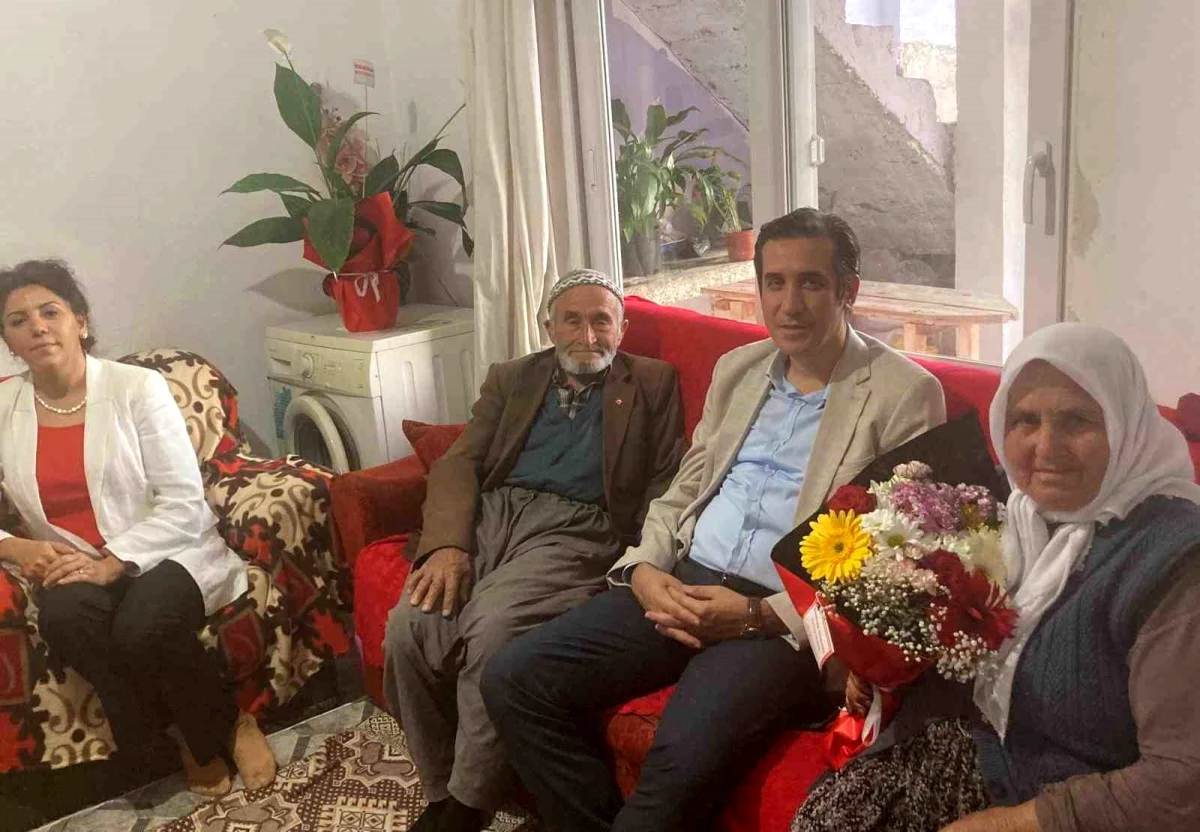 Bozyazı Kaymakamı Tuncay Topsakaloğlu, şehit komiser yardımcısı Ramazan Tülek\'in ailesiyle bir araya geldi