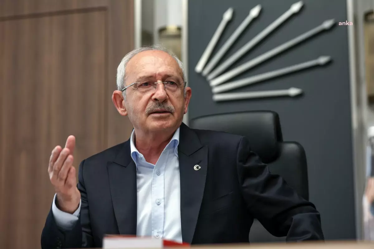 Kemal Kılıçdaroğlu\'ndan Anneler Günü Mesajı: "Evladını Toprağa Vermiş Bütün Annelerimizin Anneler Günü\'nü Kutluyorum"